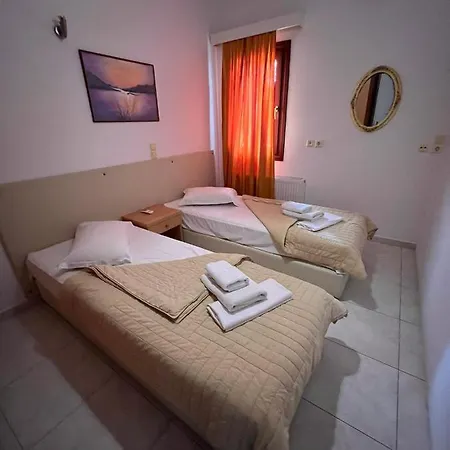 Aparthotel Birds - Including Car 3*