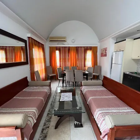 Aparthotel Birds - Including Car 3*