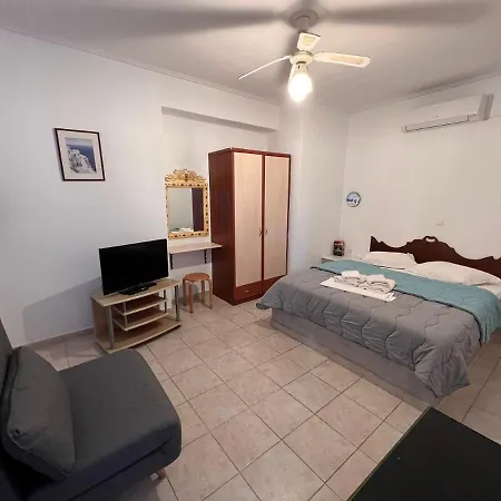 Aparthotel Birds - Including Car Perissa (Santorini)