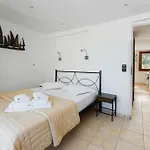Aparthotel Birds With Heated Pool - Including Car And Breakfast