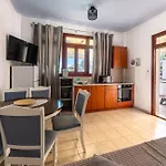 Aparthotel Birds With Heated Pool - Including Car And Breakfast Perissa (Santorini)