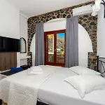 Aparthotel Birds With Heated Pool - Including Car And Breakfast