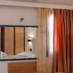 Aparthotel Birds With Heated Pool - Including Car And Breakfast 4*