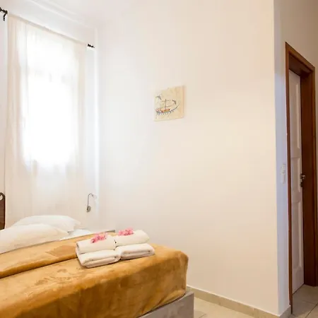 Birds With Heated Pool - Including Car And Breakfast