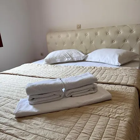 아파트호텔 Birds With Heated Pool - Including Car And Breakfast 페리사