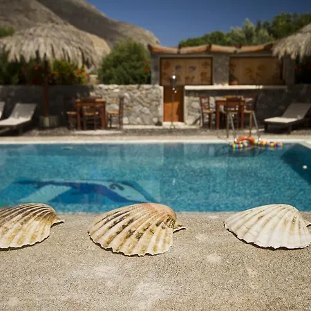 Birds With Heated Pool - Including Car And Breakfast 아파트호텔