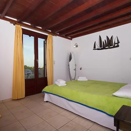 Birds With Heated Pool - Including Car And Breakfast 4* 페리사