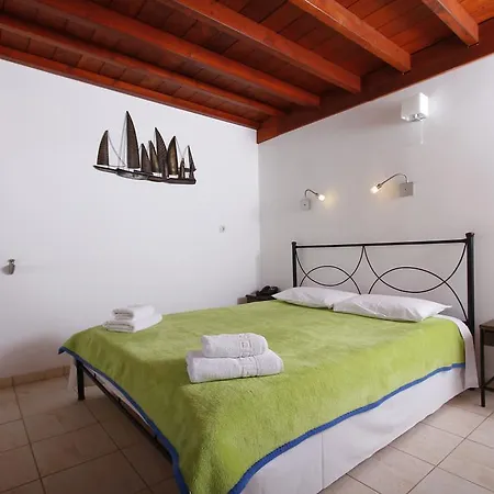 아파트호텔 Birds With Heated Pool - Including Car And Breakfast 4*