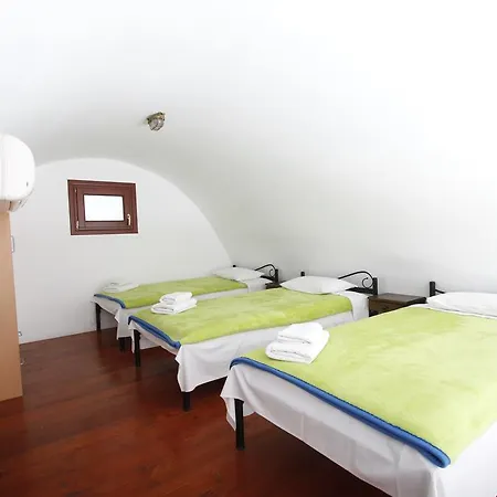 Birds With Heated Pool - Including Car And Breakfast 4*