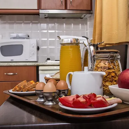 Birds With Heated Pool - Including Car And Breakfast 4*