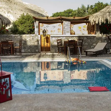 Birds With Heated Pool - Including Car And Breakfast 4* 페리사