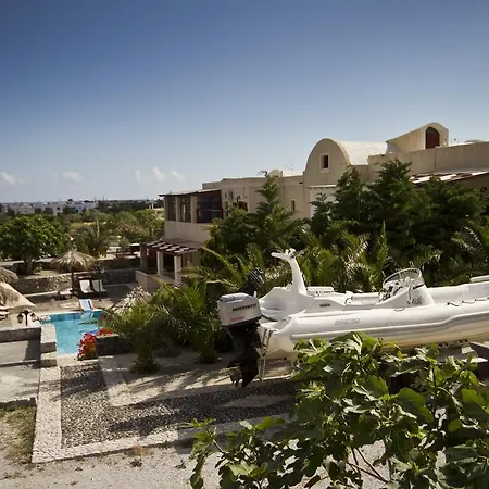 Birds With Heated Pool - Including Car And Breakfast 페리사