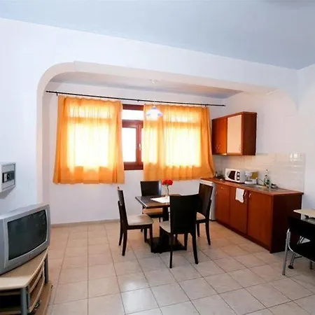 Birds With Heated Pool - Including Car And Breakfast 페리사