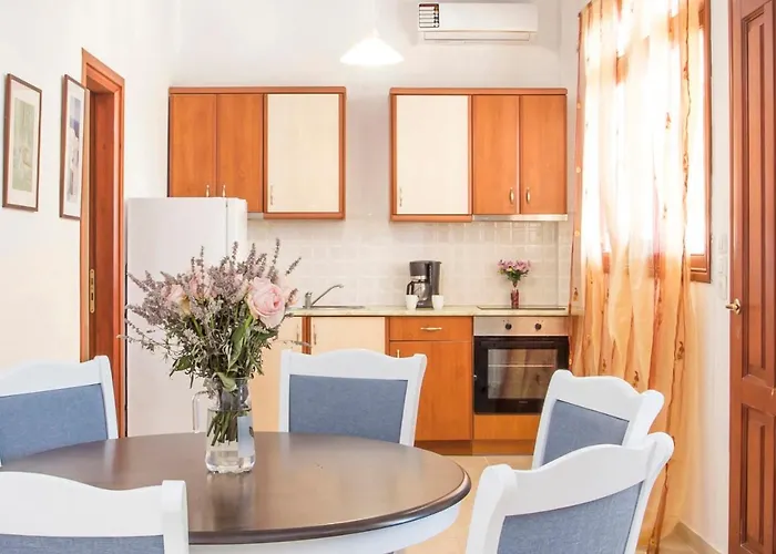 Birds With Heated Pool - Including Car And Breakfast 公寓式酒店 佩里萨