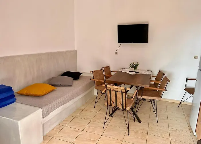 Birds With Heated Pool - Including Car And Breakfast