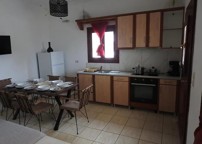 Birds With Heated Pool - Including Car And Breakfast