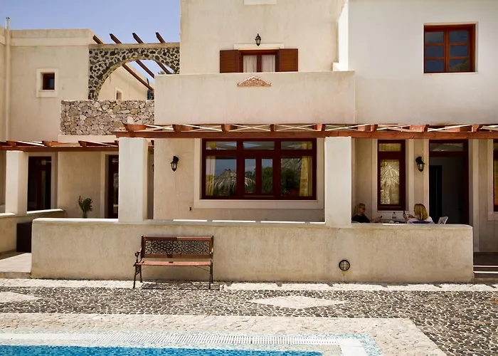 Birds With Heated Pool - Including Car And Breakfast 4*