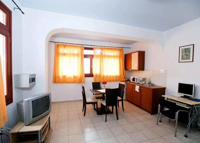 Birds With Heated Pool - Including Car And Breakfast 佩里萨