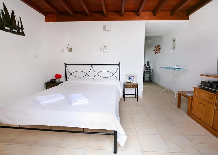 公寓式酒店 Birds With Heated Pool - Including Car And Breakfast