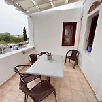 Birds With Heated Pool - Including Car And Breakfast Lejlighedshotel Perissa (Santorini)