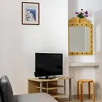 Lejlighedshotel Birds With Heated Pool - Including Car And Breakfast 4*
