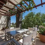 Birds With Heated Pool - Including Car And Breakfast 4*
