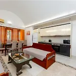 Appart hôtel Birds With Heated Pool - Including Car And Breakfast Períssa