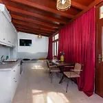 Birds With Heated Pool - Including Car And Breakfast