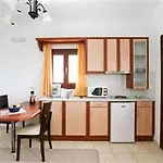 Birds With Heated Pool - Including Car And Breakfast 4* Περίσσα