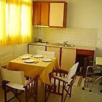 Birds With Heated Pool - Including Car And Breakfast 4*