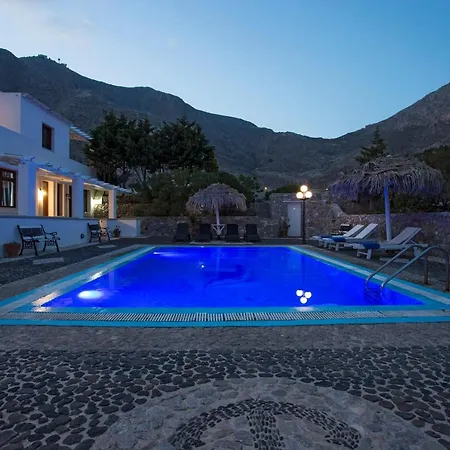 Birds With Heated Pool - Including Car And Breakfast 4*