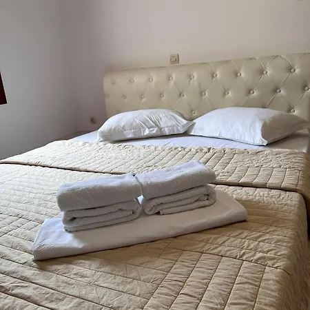 Aparthotel Birds - Including Car Perissa (Santorini)