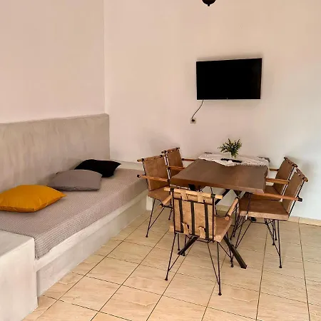 Birds With Heated Pool - Including Car And Breakfast