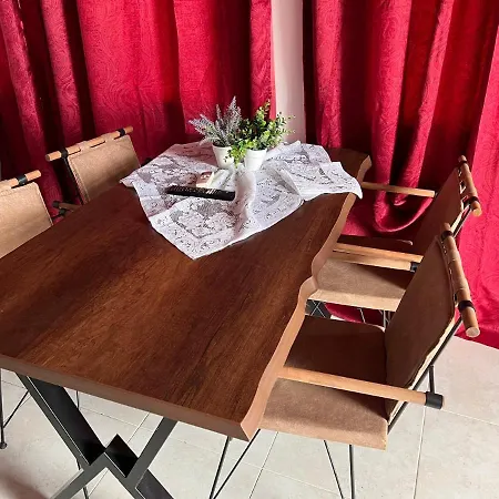 Birds With Heated Pool - Including Car And Breakfast 4*