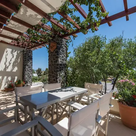 Birds With Heated Pool - Including Car And Breakfast 4*
