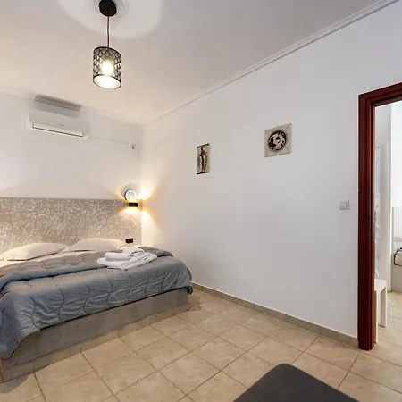 Birds With Heated Pool - Including Car And Breakfast 4* 페리사