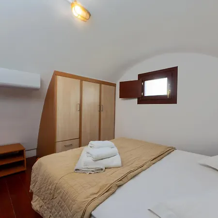 Birds With Heated Pool - Including Car And Breakfast 4*