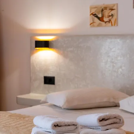 Birds With Heated Pool - Including Car And Breakfast 4* 페리사