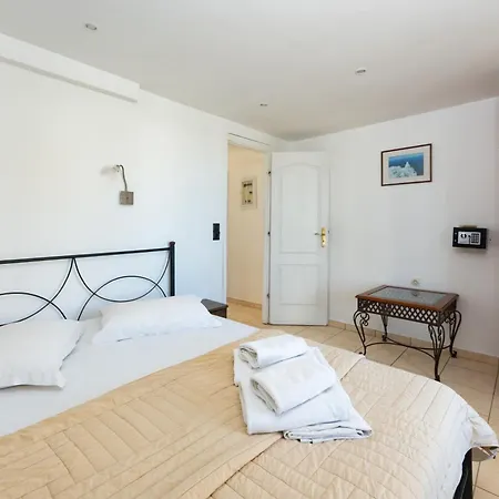 Apartahotel Birds With Heated Pool - Including Car And Breakfast
