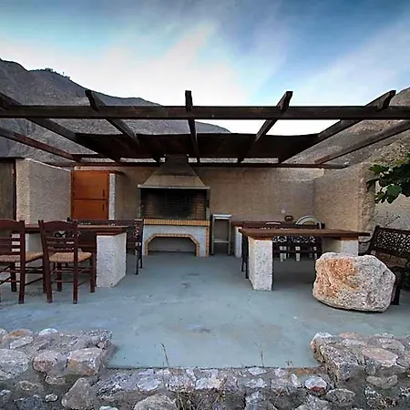 Birds With Heated Pool - Including Car And Breakfast 4* Perissa (Santorini)