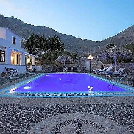 Birds With Heated Pool - Including Car And Breakfast 4*