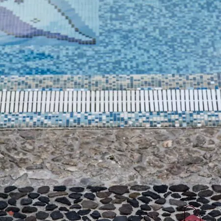 Birds With Heated Pool - Including Car And Breakfast 4* 페리사