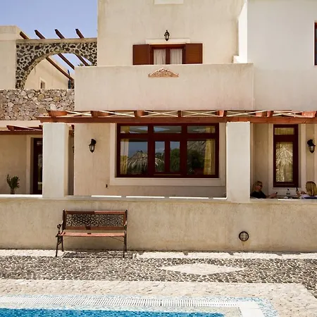 Birds With Heated Pool - Including Car And Breakfast 4*