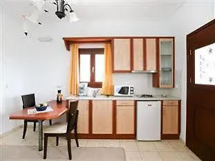 Birds With Heated Pool - Including Car And Breakfast 4* 佩里萨