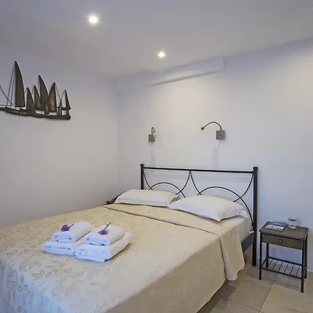 Birds With Heated Pool - Including Car And Breakfast 公寓式酒店