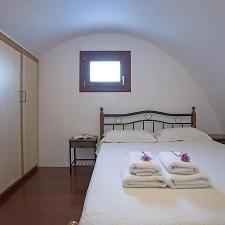 Birds With Heated Pool - Including Car And Breakfast 公寓式酒店 佩里萨