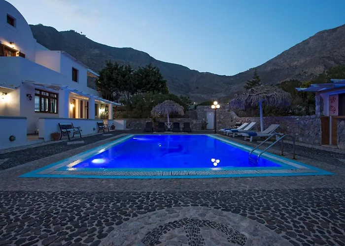 Birds With Heated Pool - Including Car And Breakfast 4*