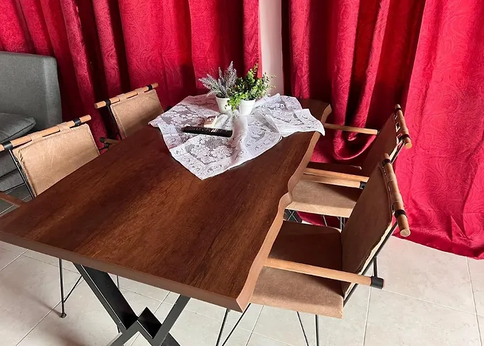 Birds With Heated Pool - Including Car And Breakfast 4*