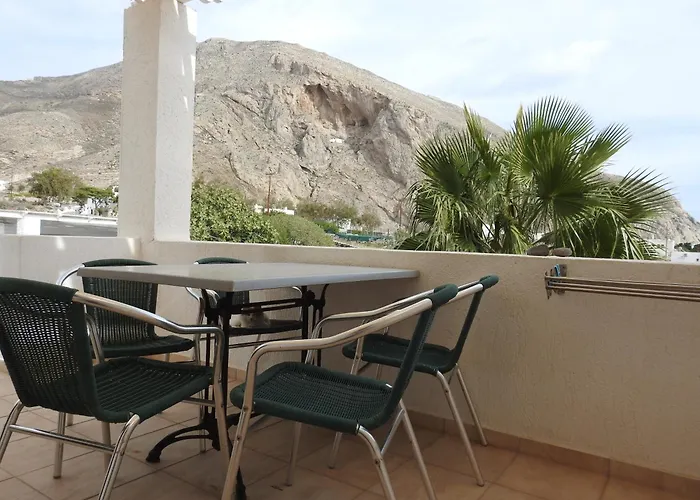 Birds With Heated Pool - Including Car And Breakfast Hotel apartamentowy Perissa (Santorini)