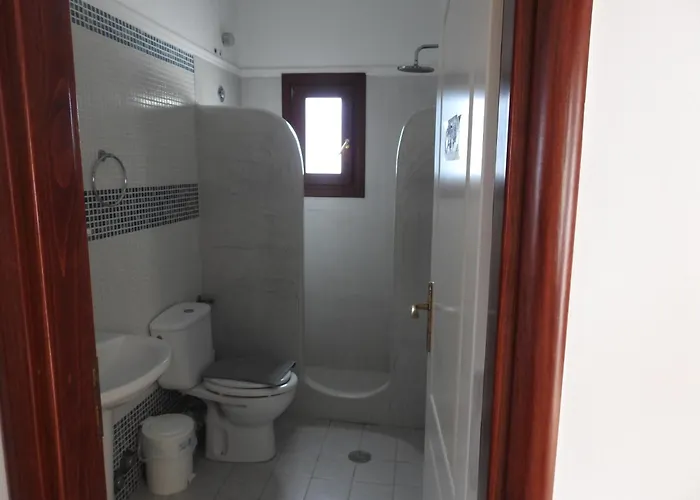 Hotel apartamentowy Birds With Heated Pool - Including Car And Breakfast